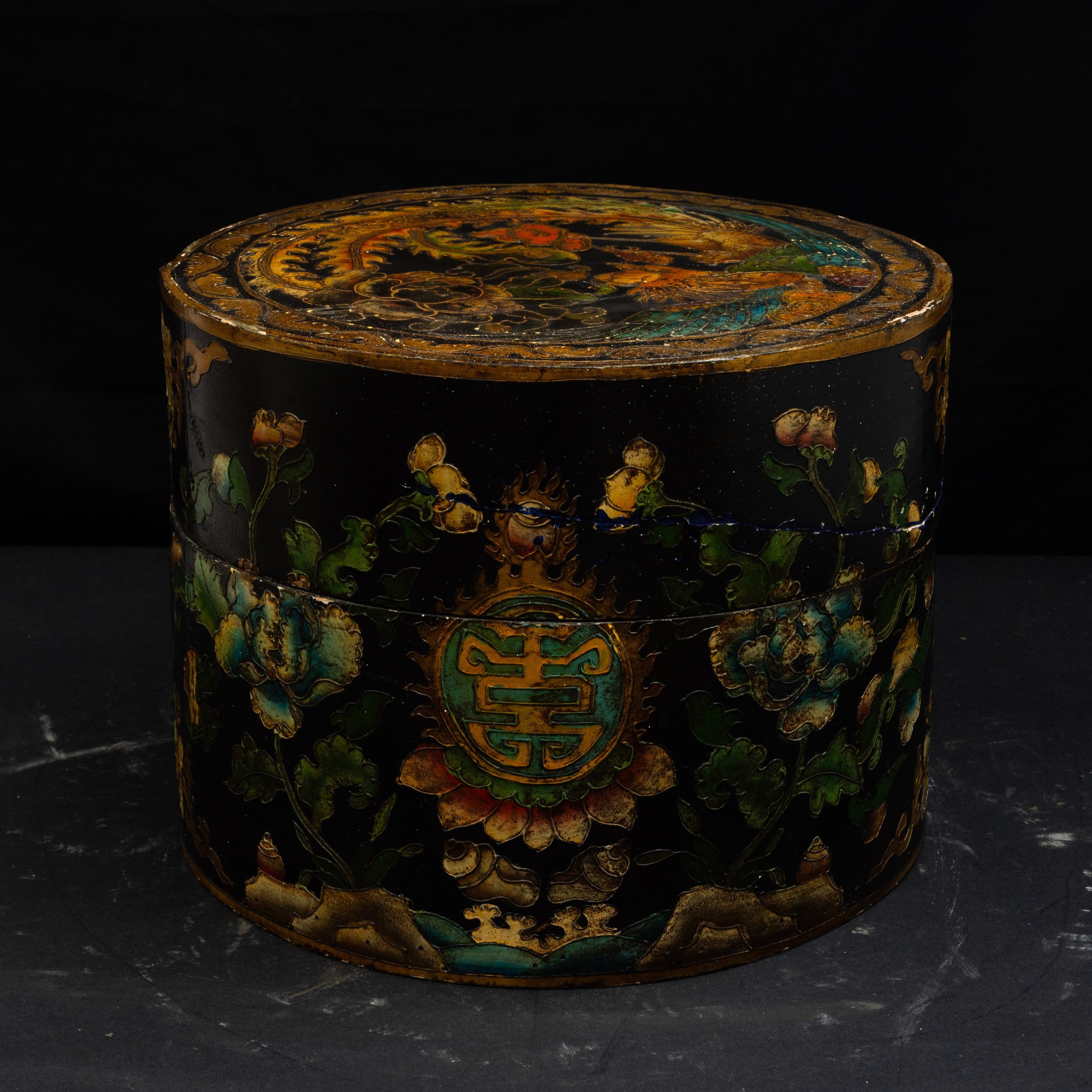 Scatola tibetana in legno, decorazioni floreali, XIX secolo