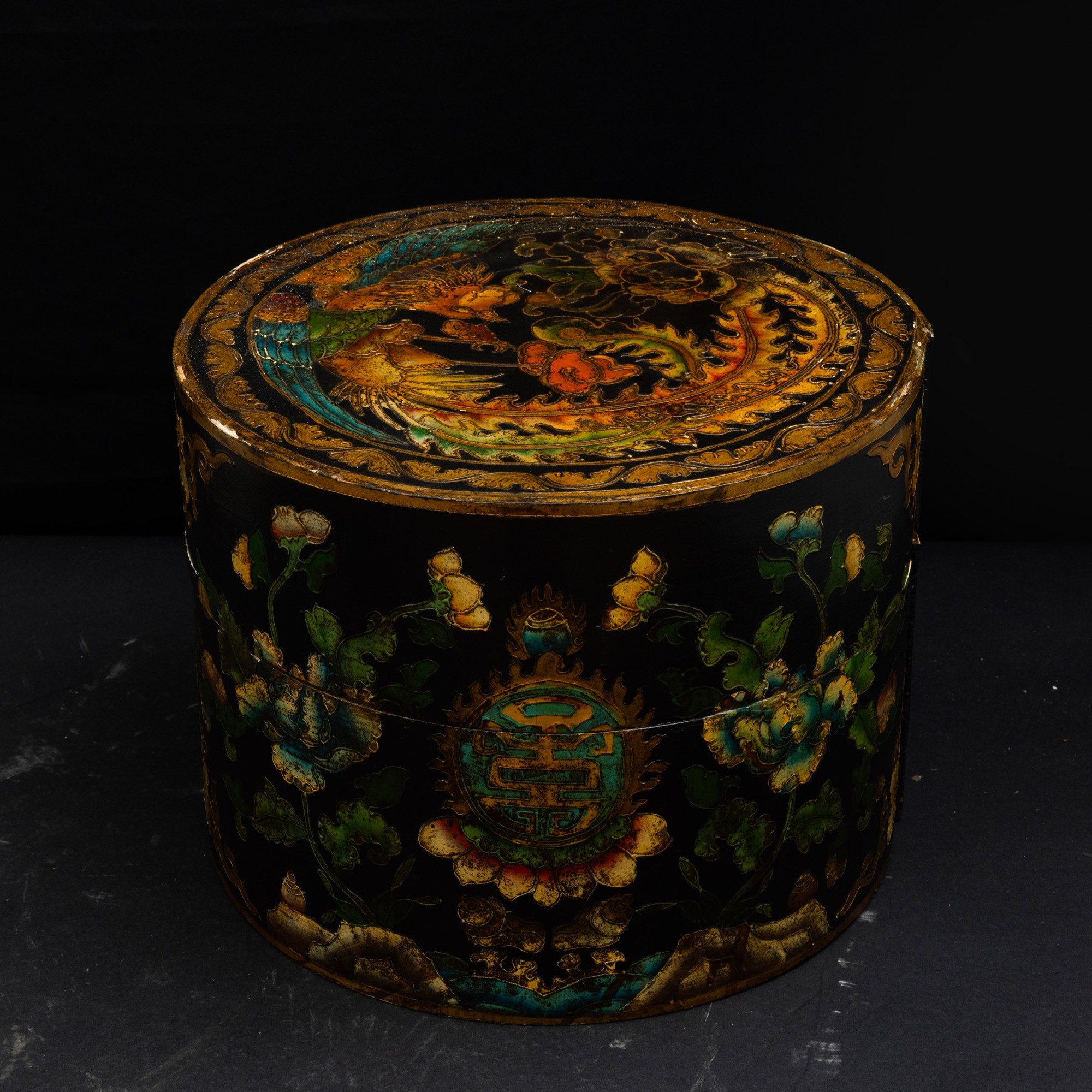 Scatola tibetana in legno, decorazioni floreali, XIX secolo