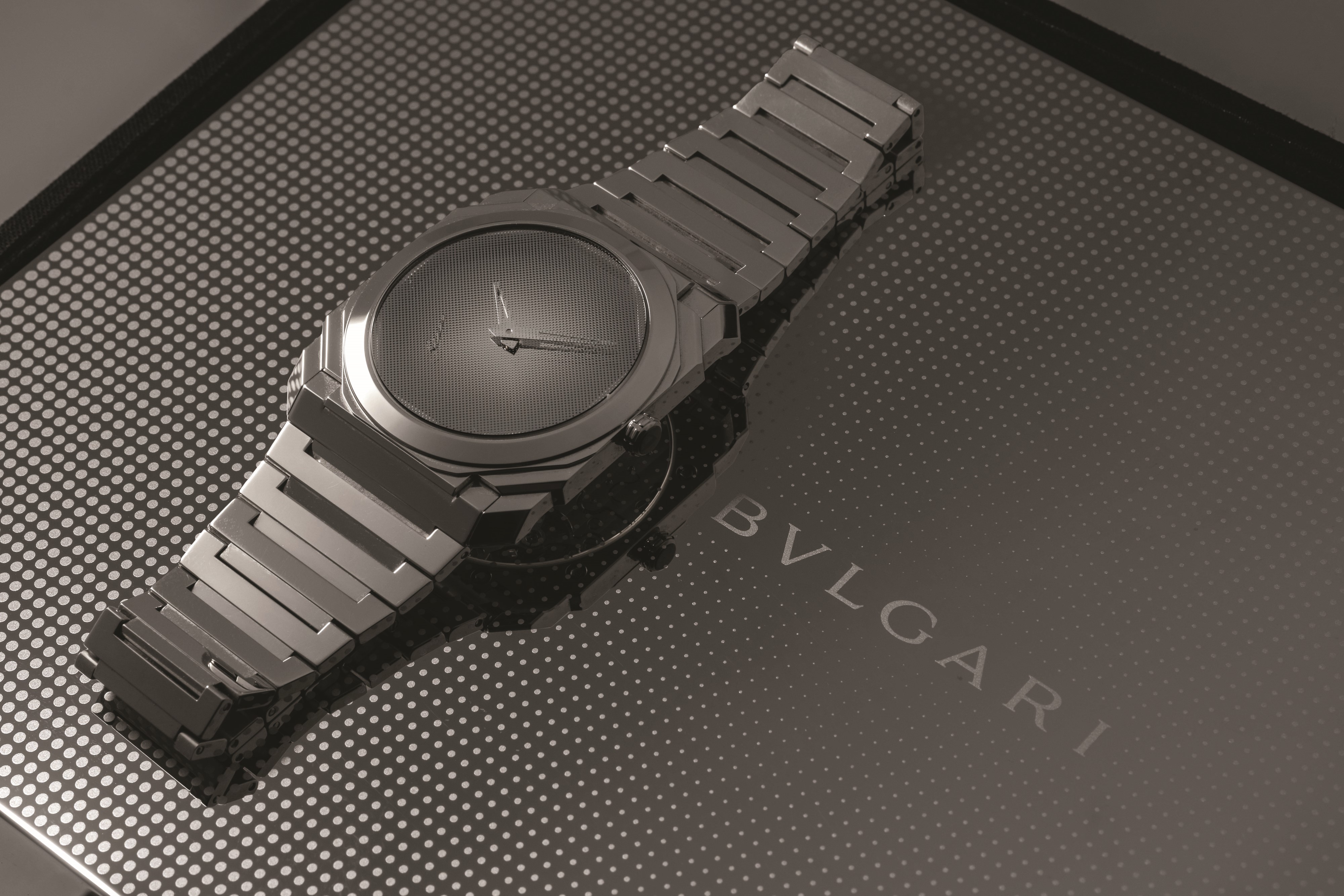 Bulgari - Octo Finissimo ref. 103710, edizione limitata Sejima, acciaio, quadrante grigio lavorat...
