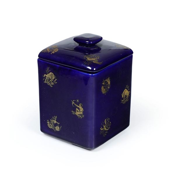 Biscottiera con segni zodiacali, XX secolo.