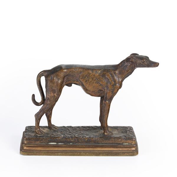 Figura di levriero in bronzo. XX secolo