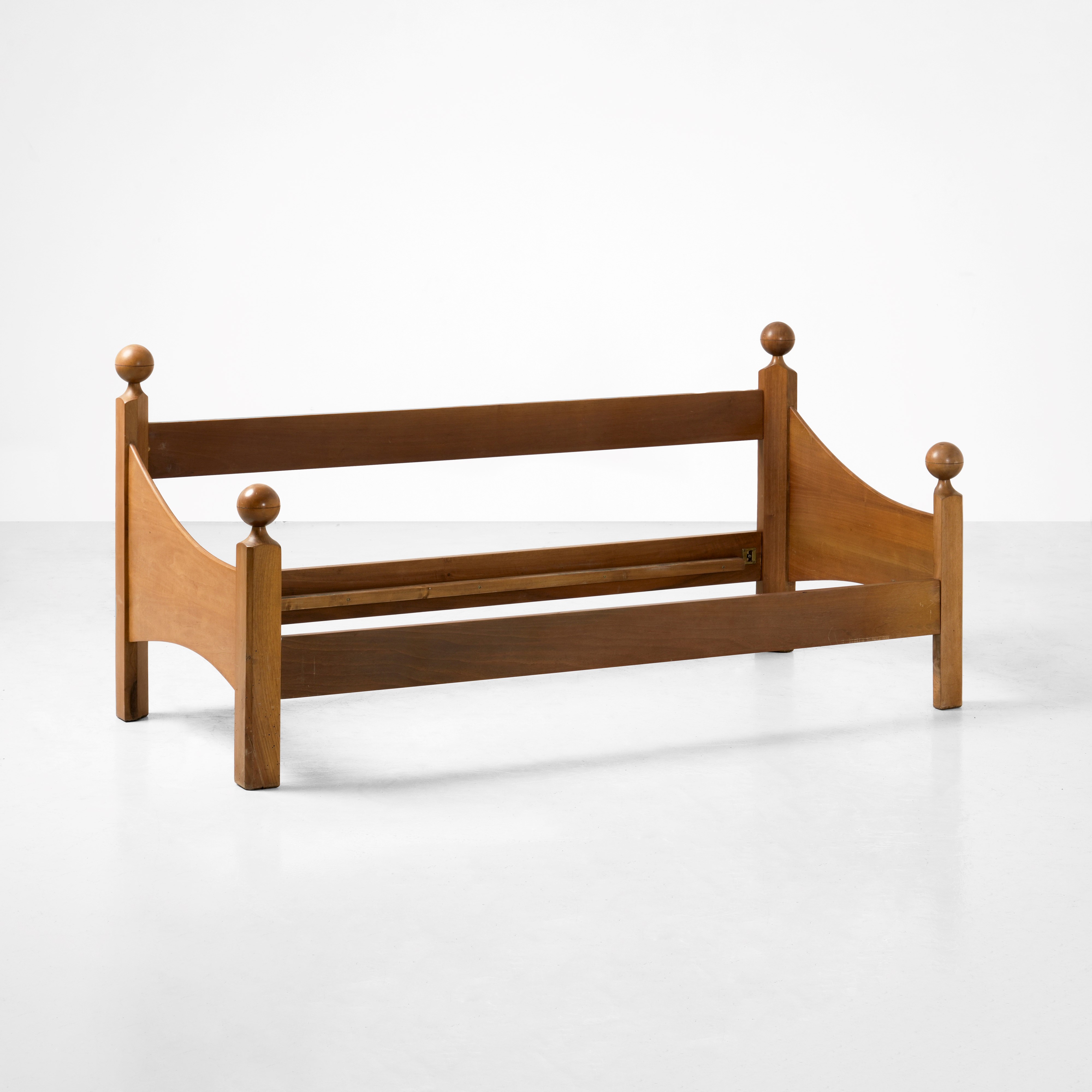 Luigi Caccia Dominioni - Daybed mod. L4 Chesa Laria, Struttura in legno
