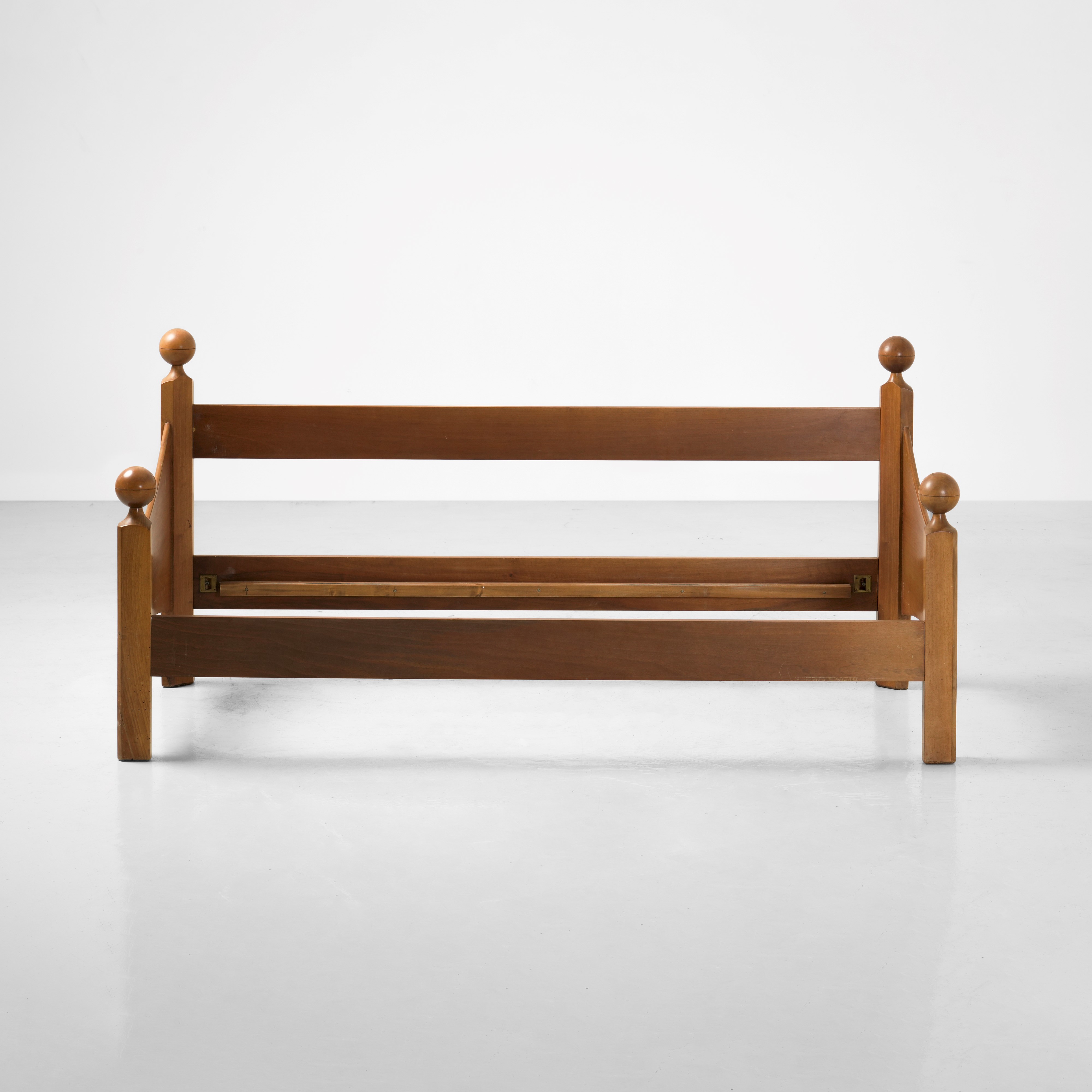 Luigi Caccia Dominioni - Daybed mod. L4 Chesa Laria, Struttura in legno