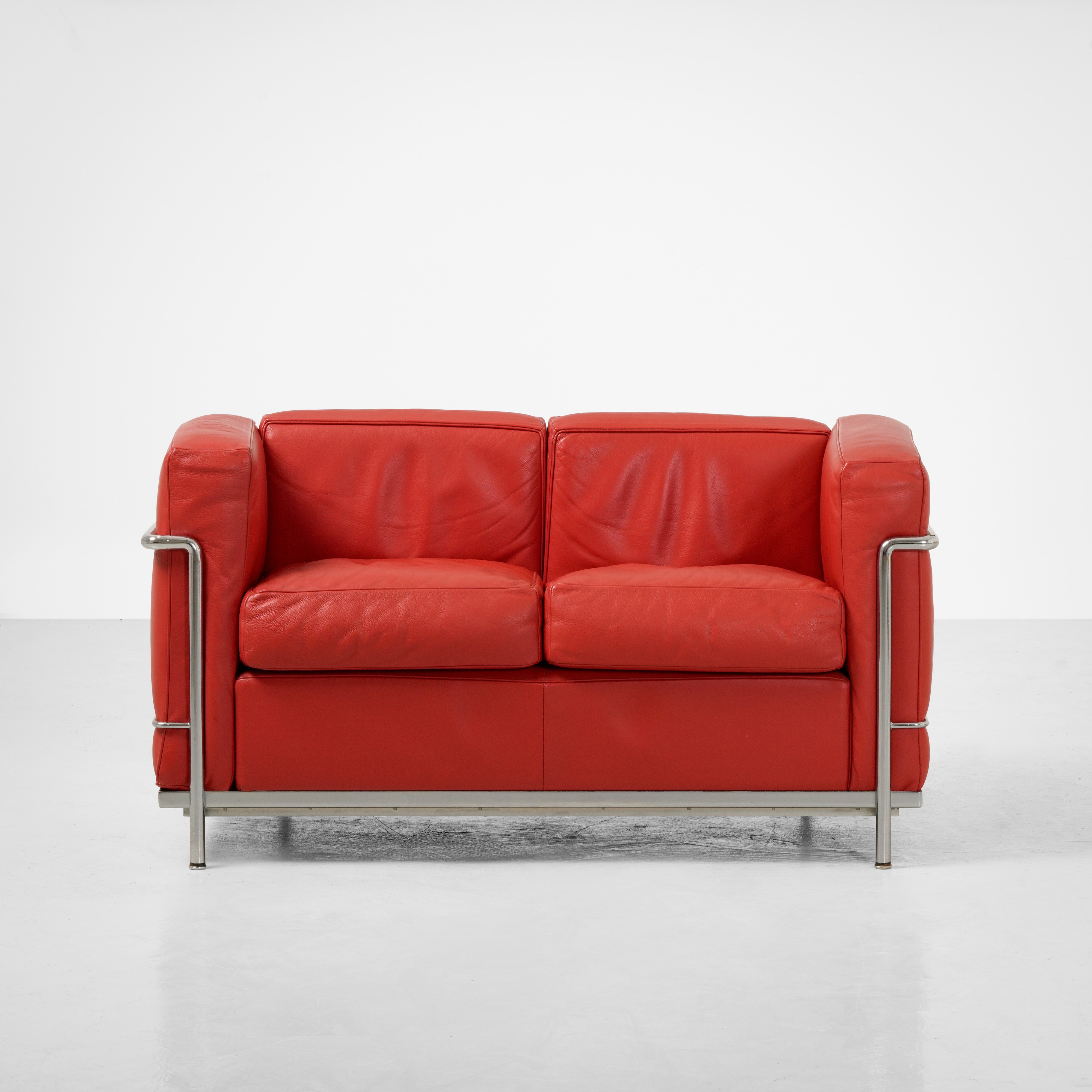 Le Corbusier, Pierre Jeanneret e Charlotte Perriand - Divano mod. LC2, metallo tubolare cromato e...