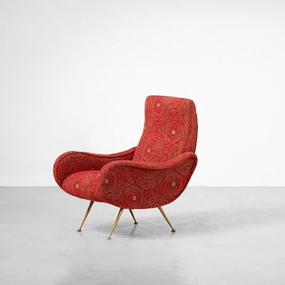 Poltrona, struttura in legno con rivestimento in tessuto e sostegni in ottone, Italia, 1950 circa