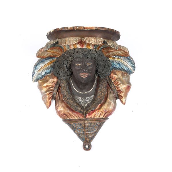 Coppia di mensole a foggia di busto di moro. XIX-XX secolo