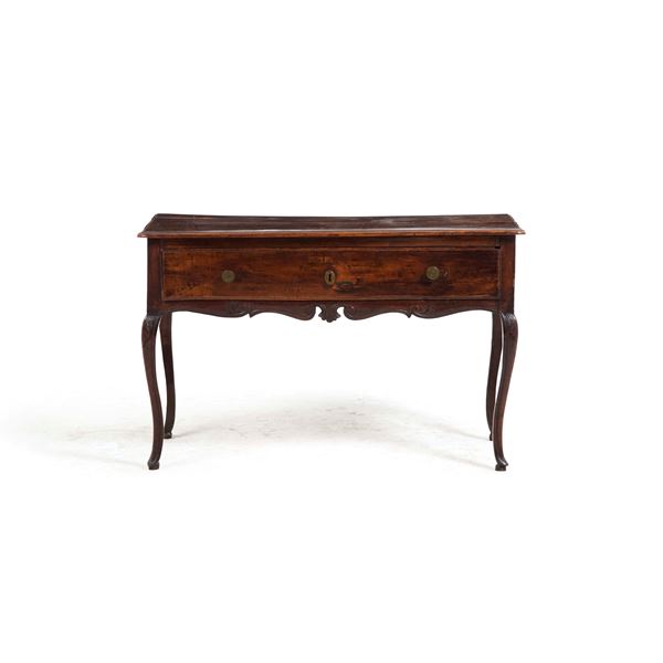 Tavolo in noce con cassetto sottopiano. XVIII-XIX secolo