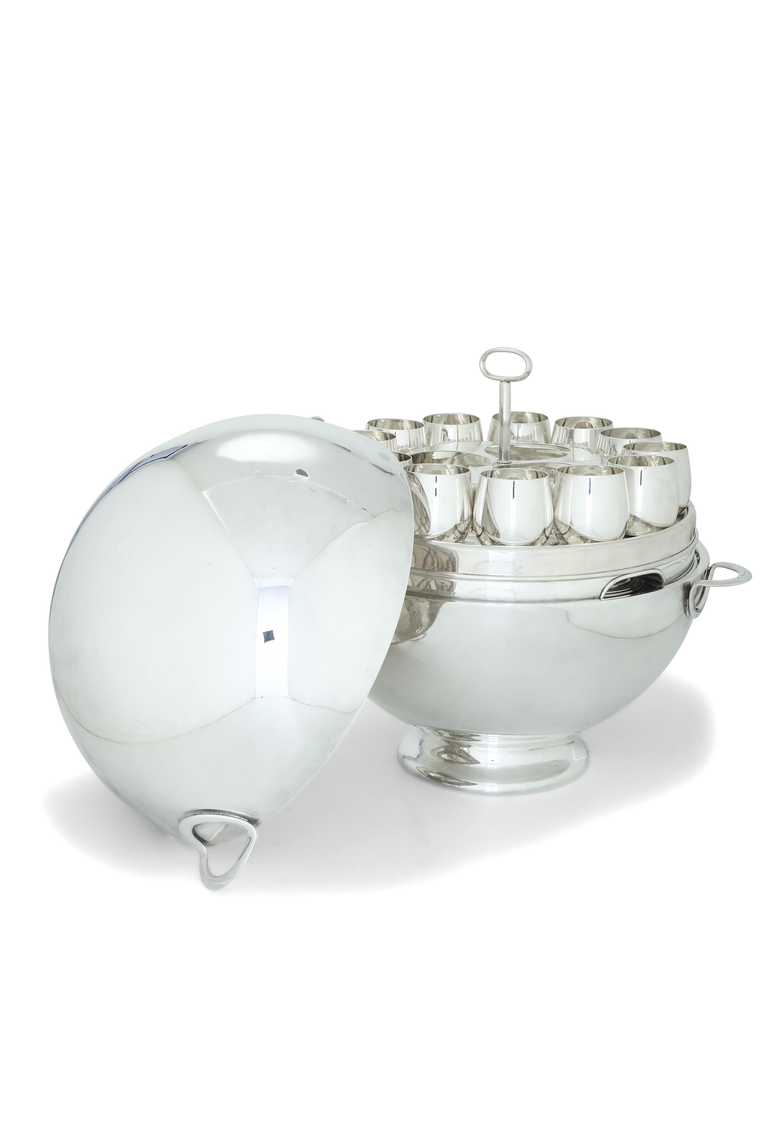 Particolare servizio per cocktail. Argenteria artistica milanese del XX secolo, argentiere F.lli ...