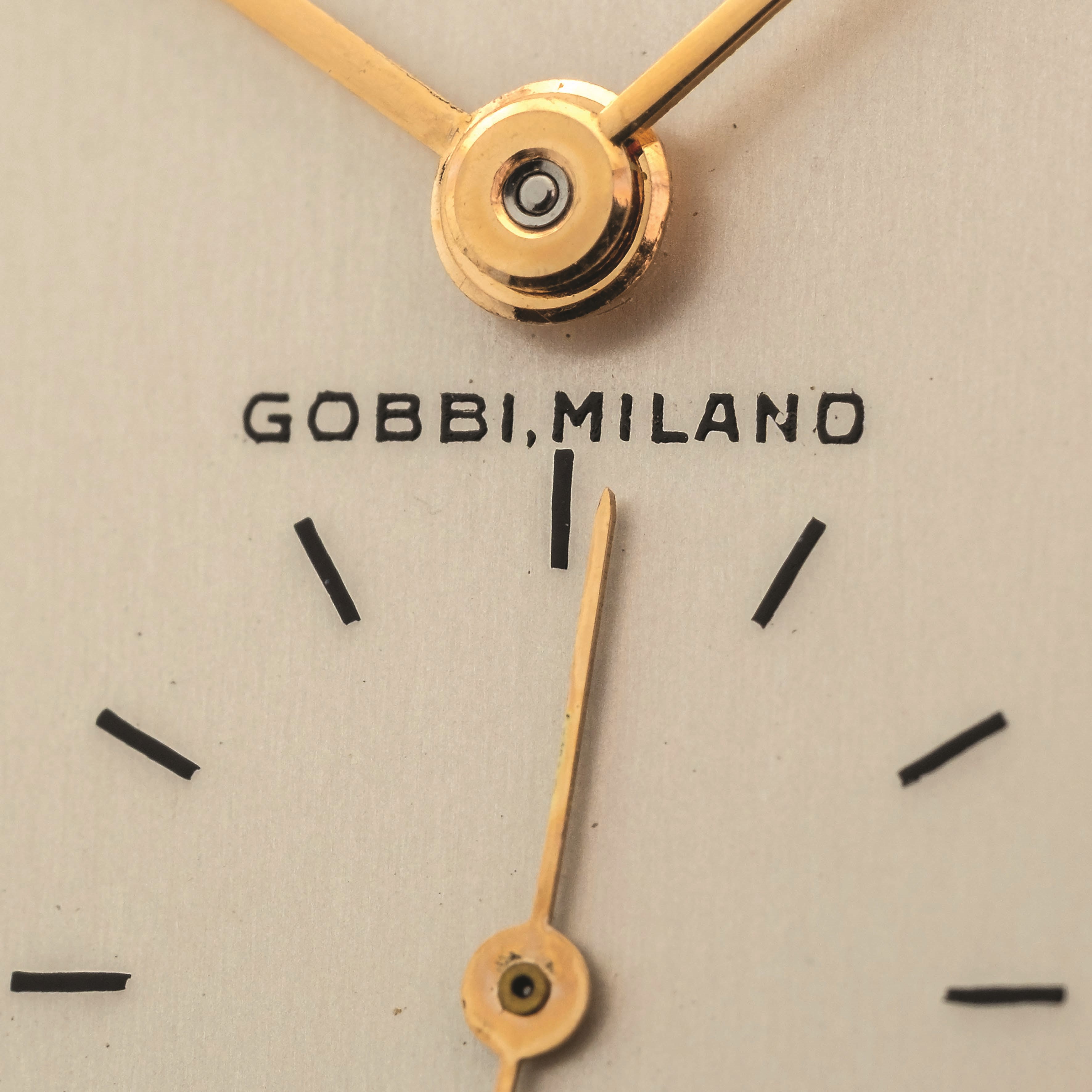 Patek Philippe - Calatrava Ref. 2431 Anse a Fiamma, Firmato "gobbi Milano" con Indici Applicati e...