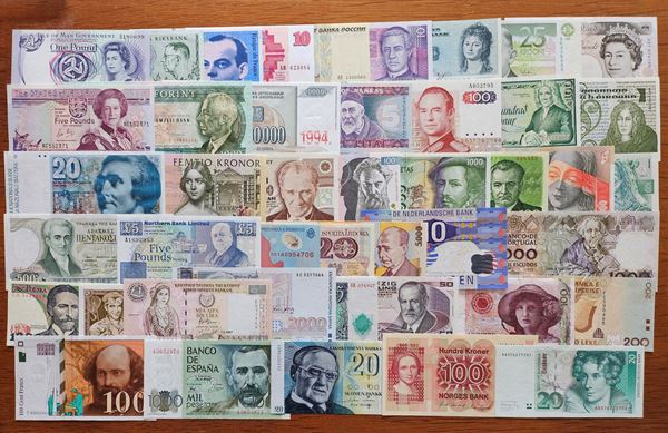 BANCONOTE EUROPA. Lotto composto da 44 banconote.