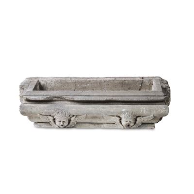 Lapicida italiano XVI-XVII secolo, Lavabo in pietra scolpita con decorazioni a rilievo di cherubi...