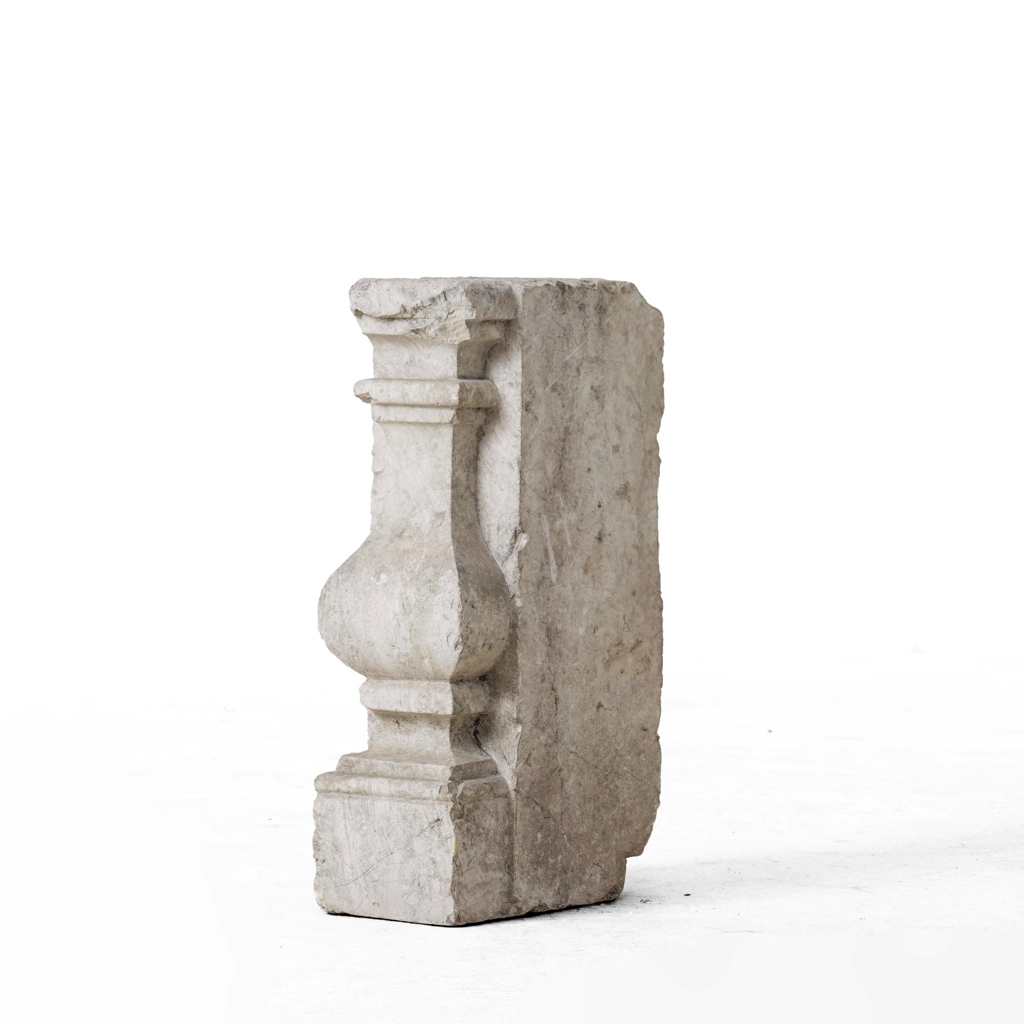 Lesena in pietra, elemento decorativo architettonico