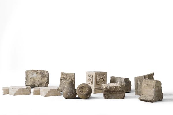 Lotto di elementi architettonici in pietra