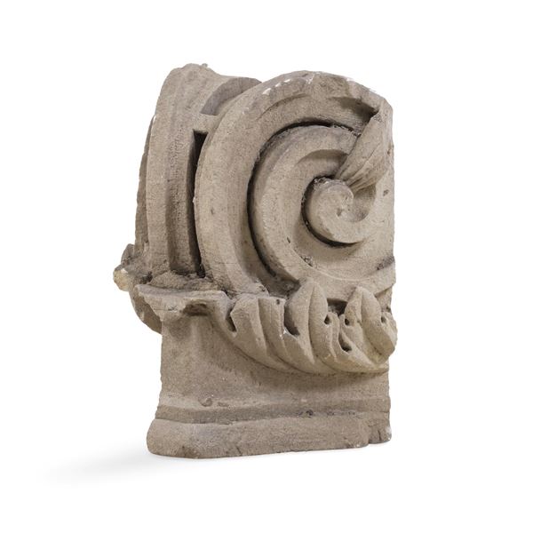 Voluta. Frammento di capitello in pietra
