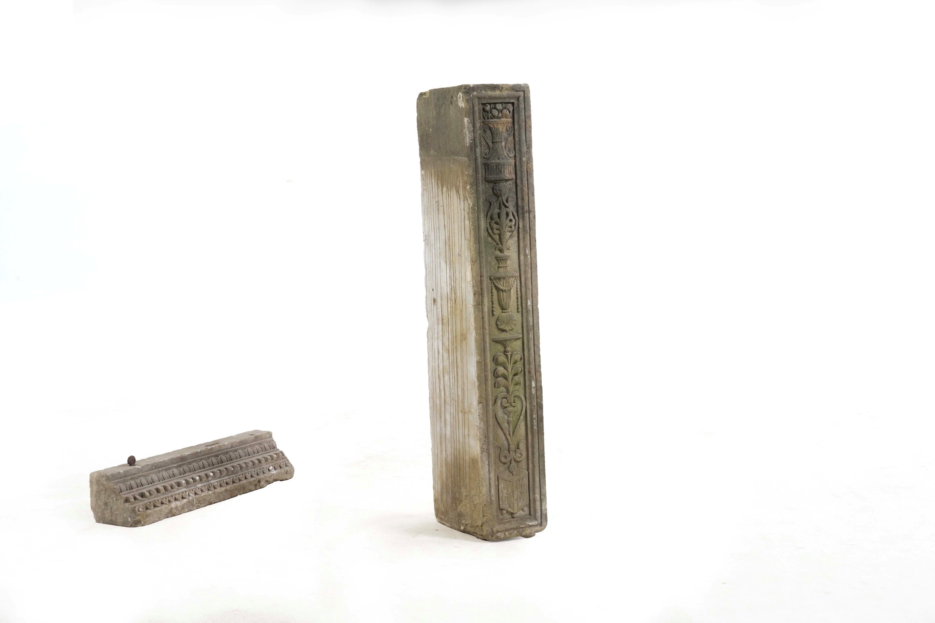 Lapicida del XVI secolo, Due fregi in pietra (a candelabra e a becco di civetta)
