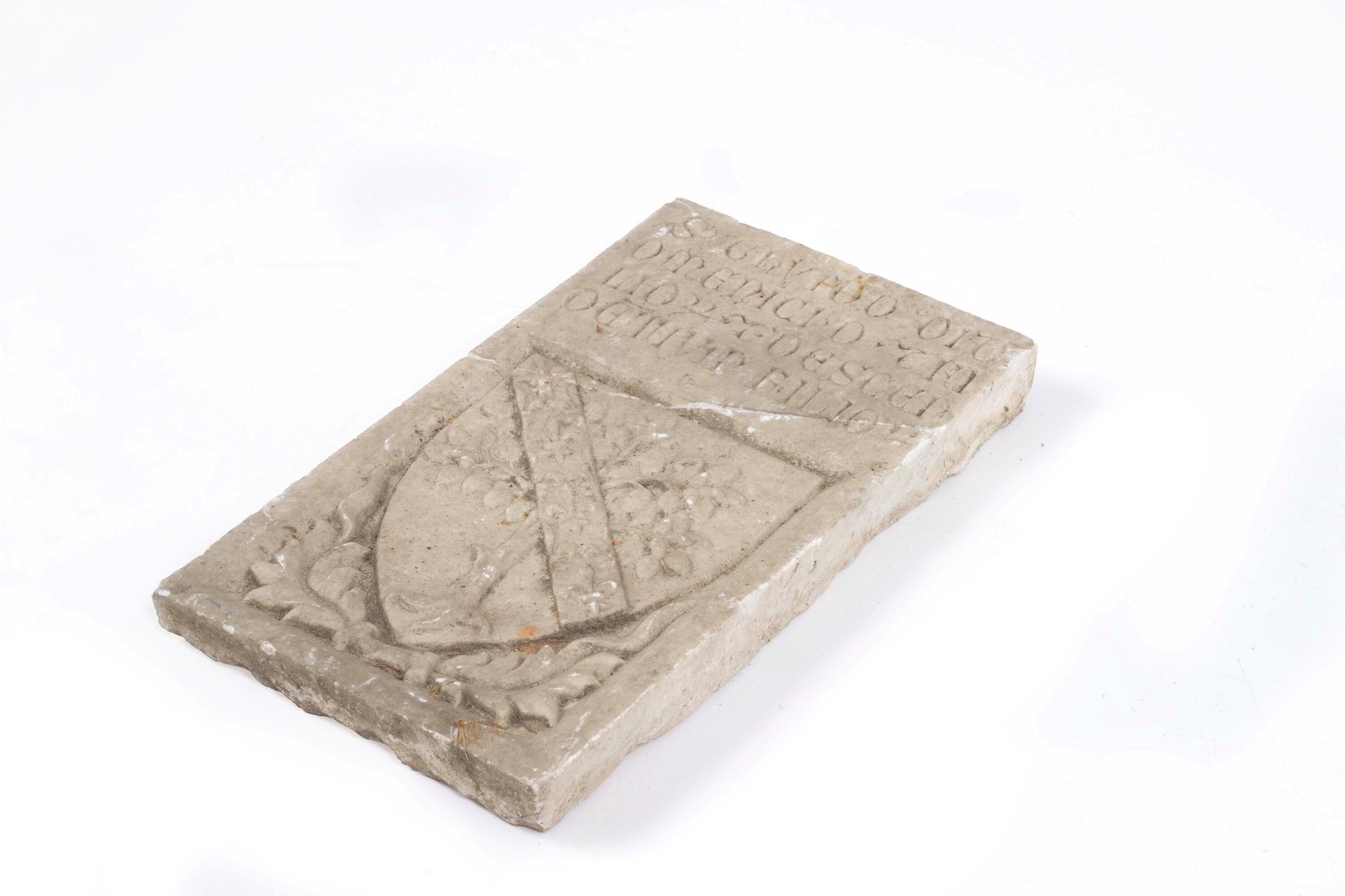 Rilievo con stemma gentilizio, marmo, XV-XVI secolo