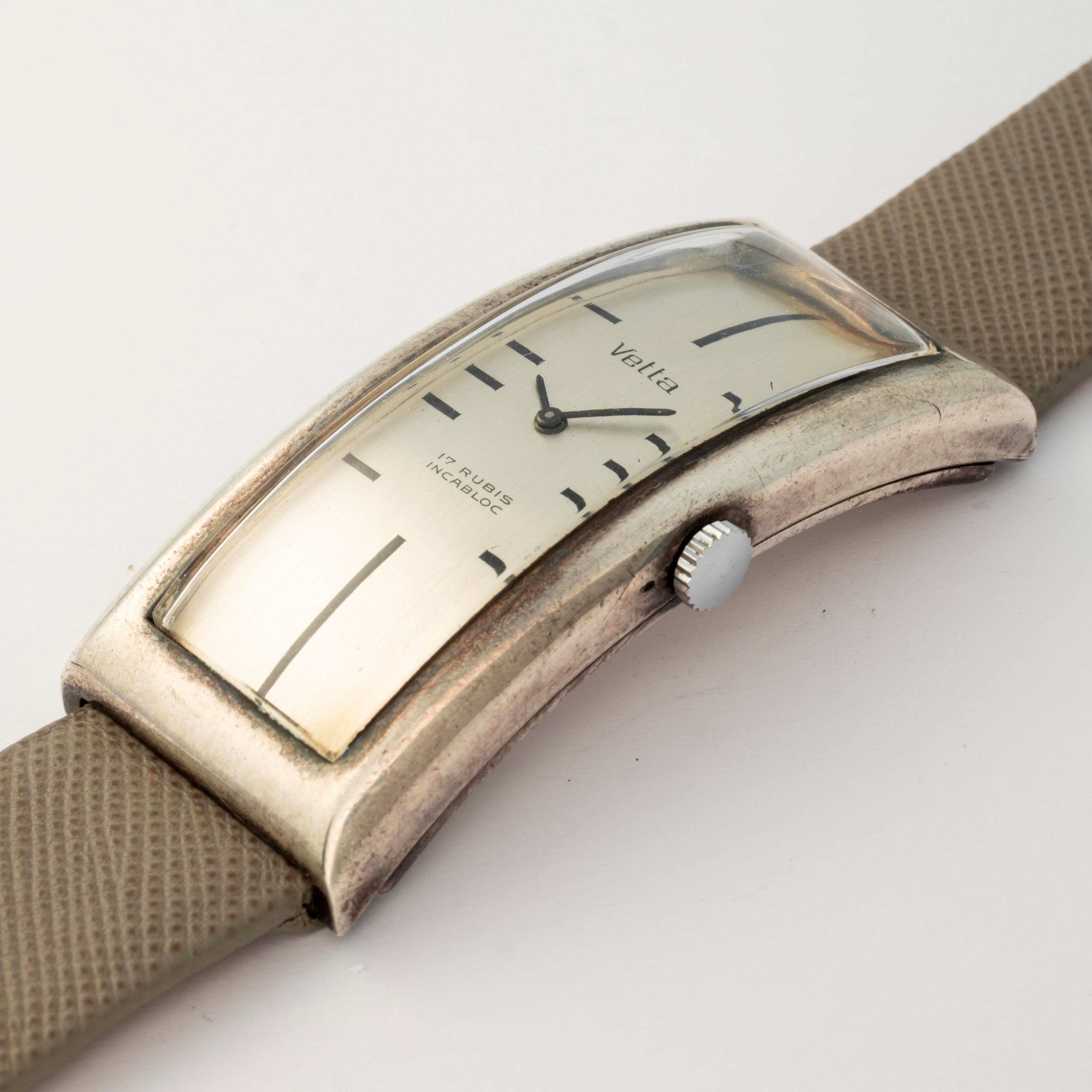 Vetta - Allongèe in argento con quadrante argentato e movimento manuale, circa 1970