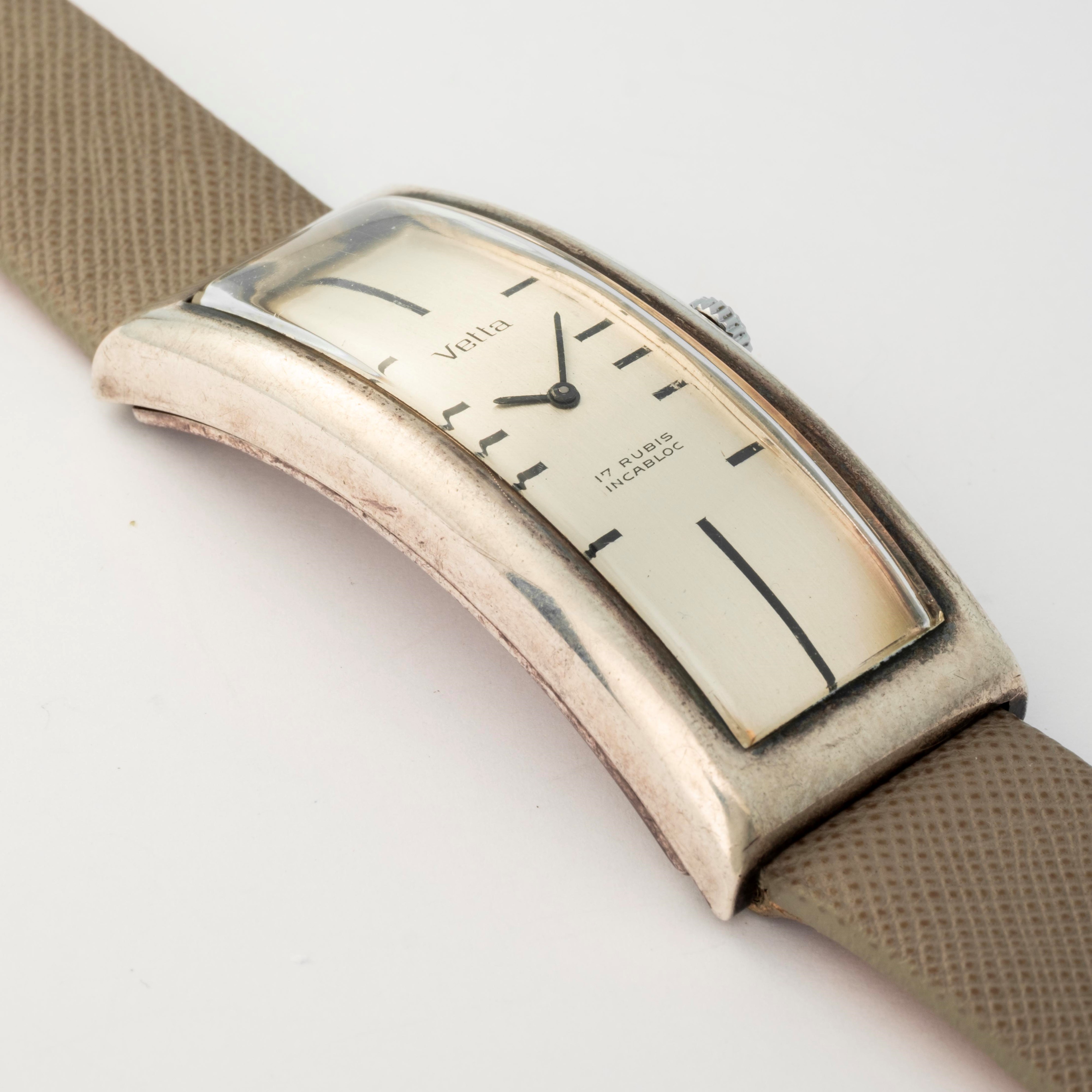 Vetta - Allongèe in argento con quadrante argentato e movimento manuale, circa 1970