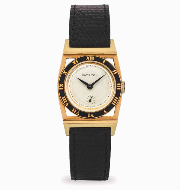 Piping Rock in oro giallo 14k, ghiera smaltata con numeri romani, quadrante bianco con secondi al sei,  [..]