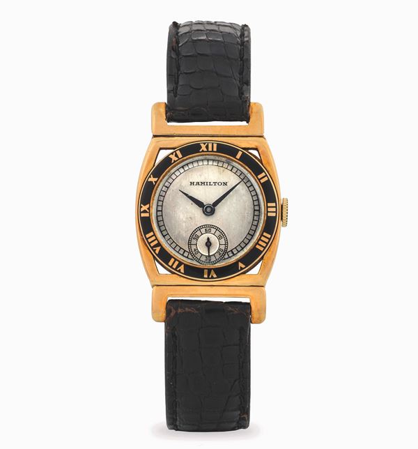 Piping Rock in oro giallo 14 kt, ghiera smaltata e anse basculanti, quadrante argenté con secondi al  [..]