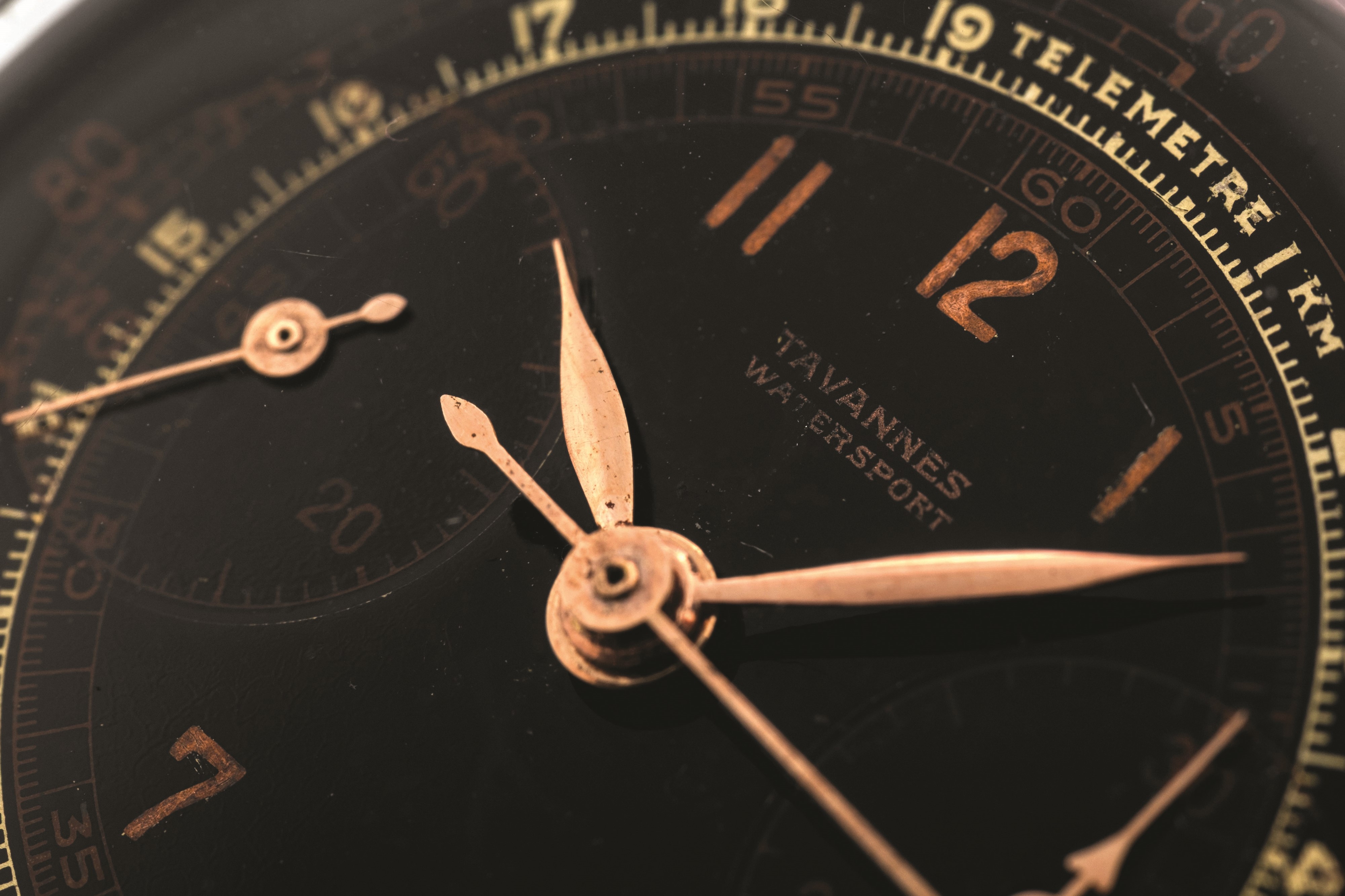 Tavannes - Clamshell Cronografo Impermeabile in Acciaio con Quadrante Nero Galvanico, circa 1940