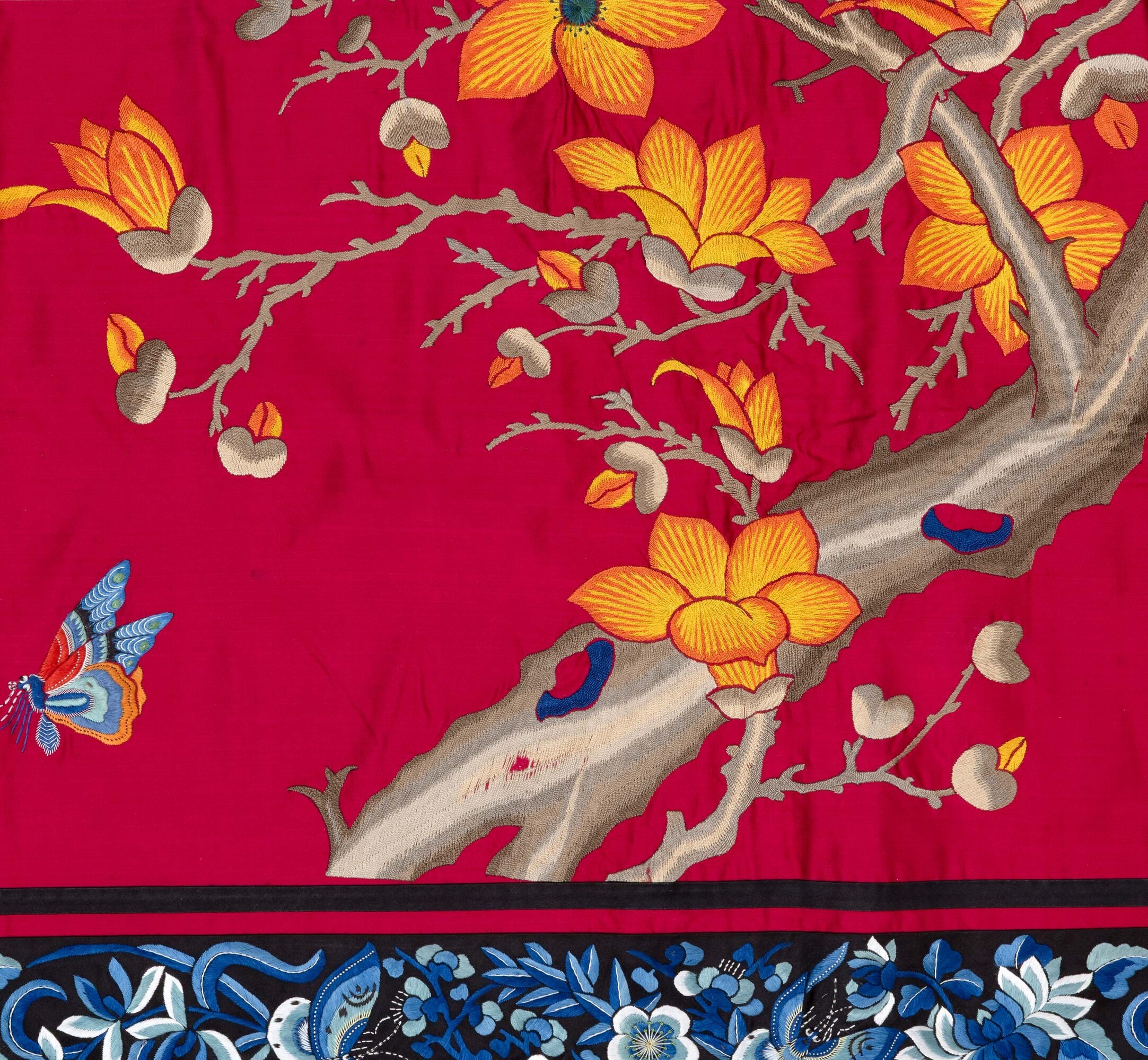 Stoffa in seta ricamata con motivi a farfalla, Cina, XIX secolo