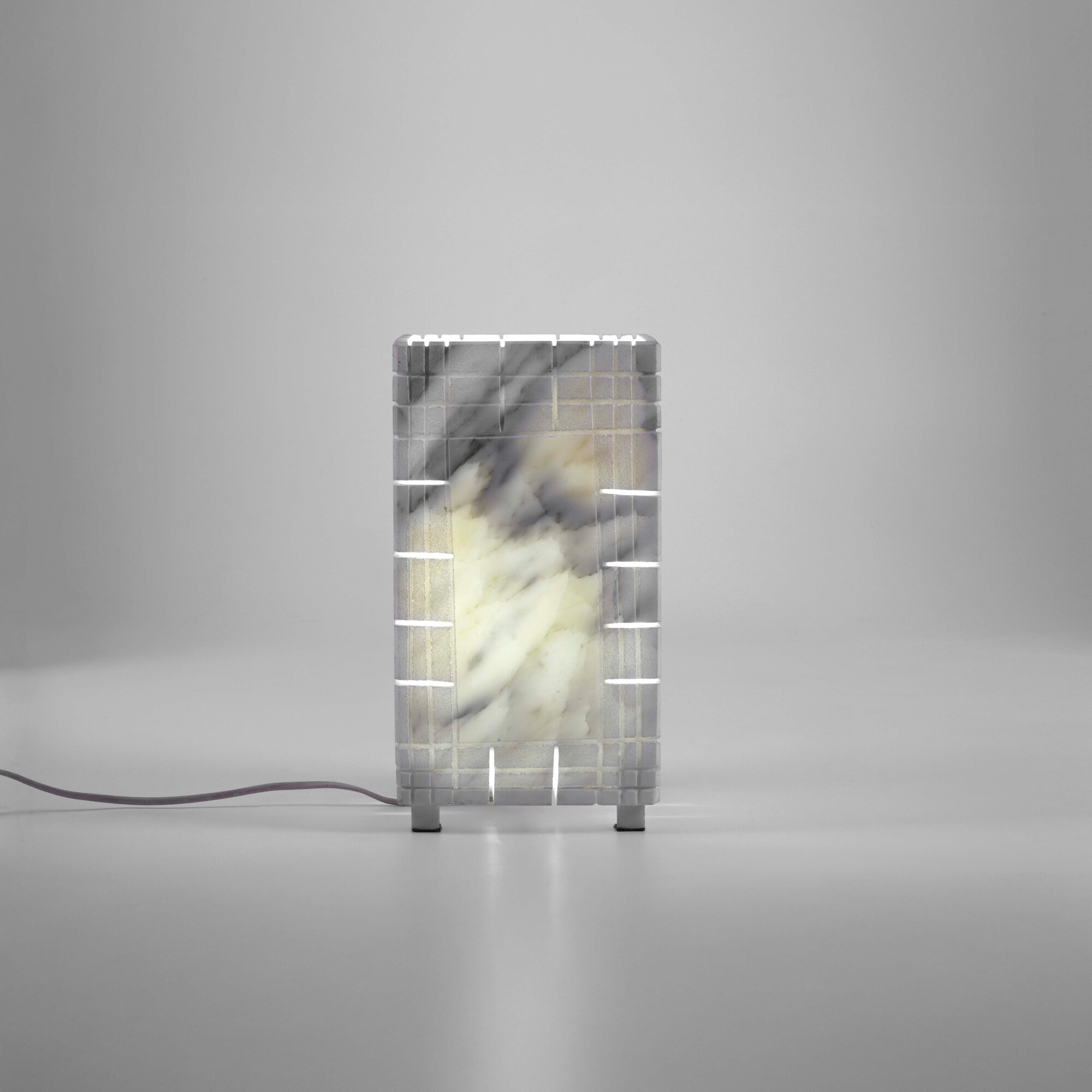 Prodotto italiano, Lampada da tavolo in marmo di Carrara (stile Art Déco), circa 2000