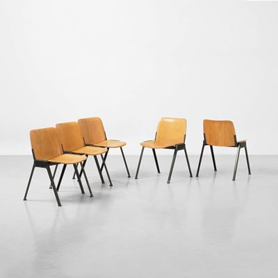 Cinque sedie della serie Sistema K, metallo laccato e legno, Italia, circa 1970