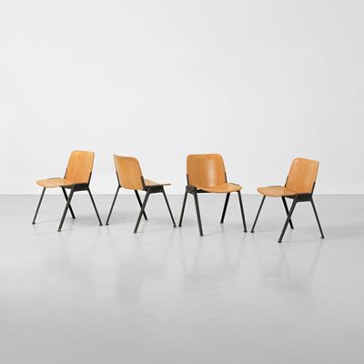 Quattro sedie della serie Sistema K, metallo laccato e legno, Italia, circa 1970