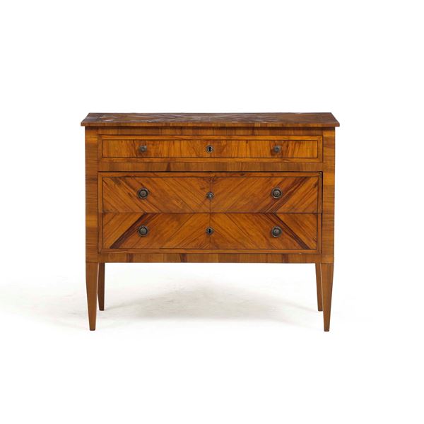 Comò Luigi XVI lastronato ed intarsiato. Fine XVIII secolo