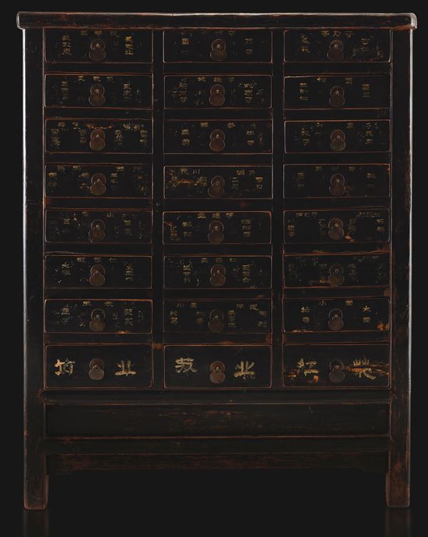 Armadietto in legno con iscrizioni, Cina, Dinastia Qing, XIX secolo