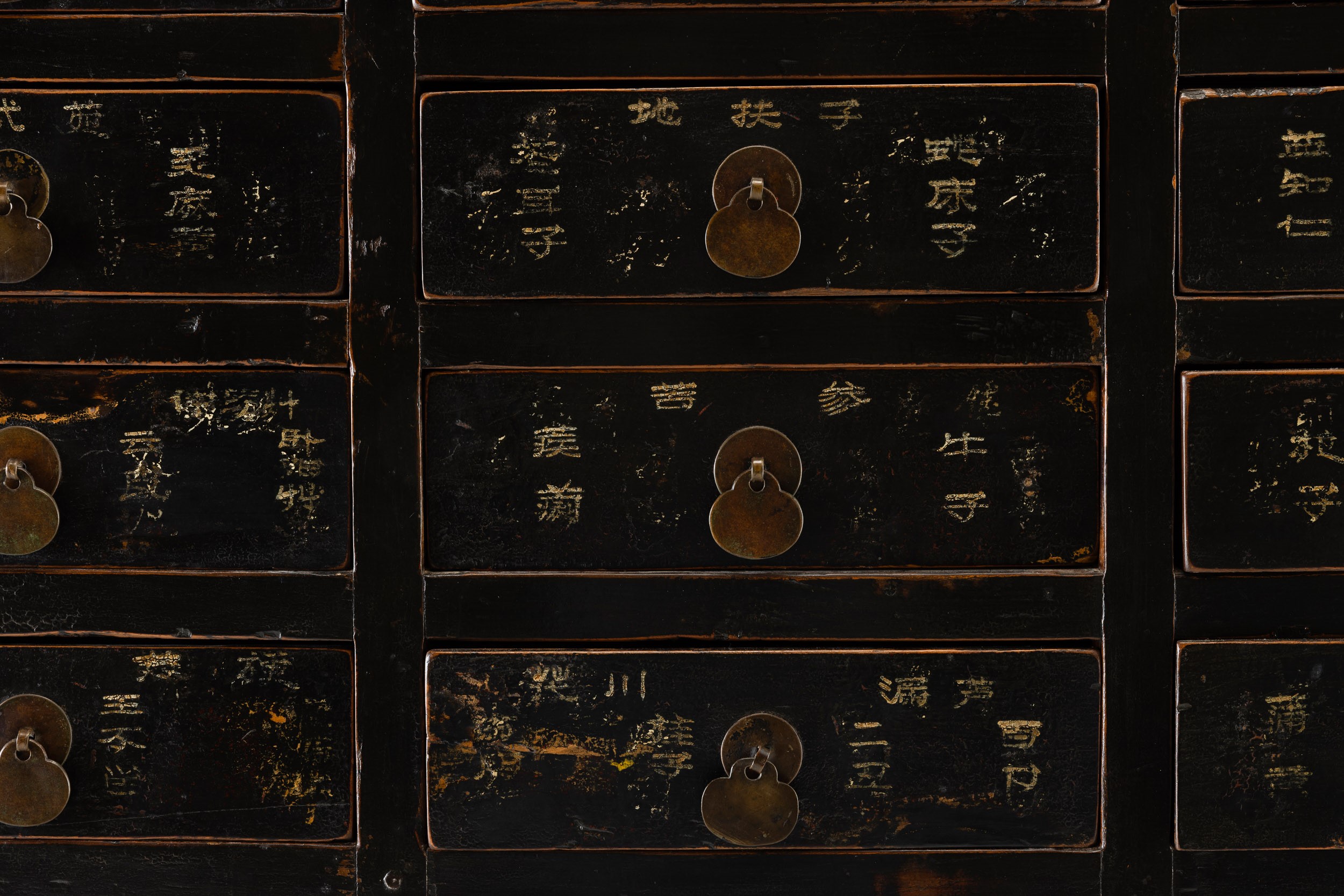 Armadietto in legno con iscrizioni, Cina, Dinastia Qing, XIX secolo