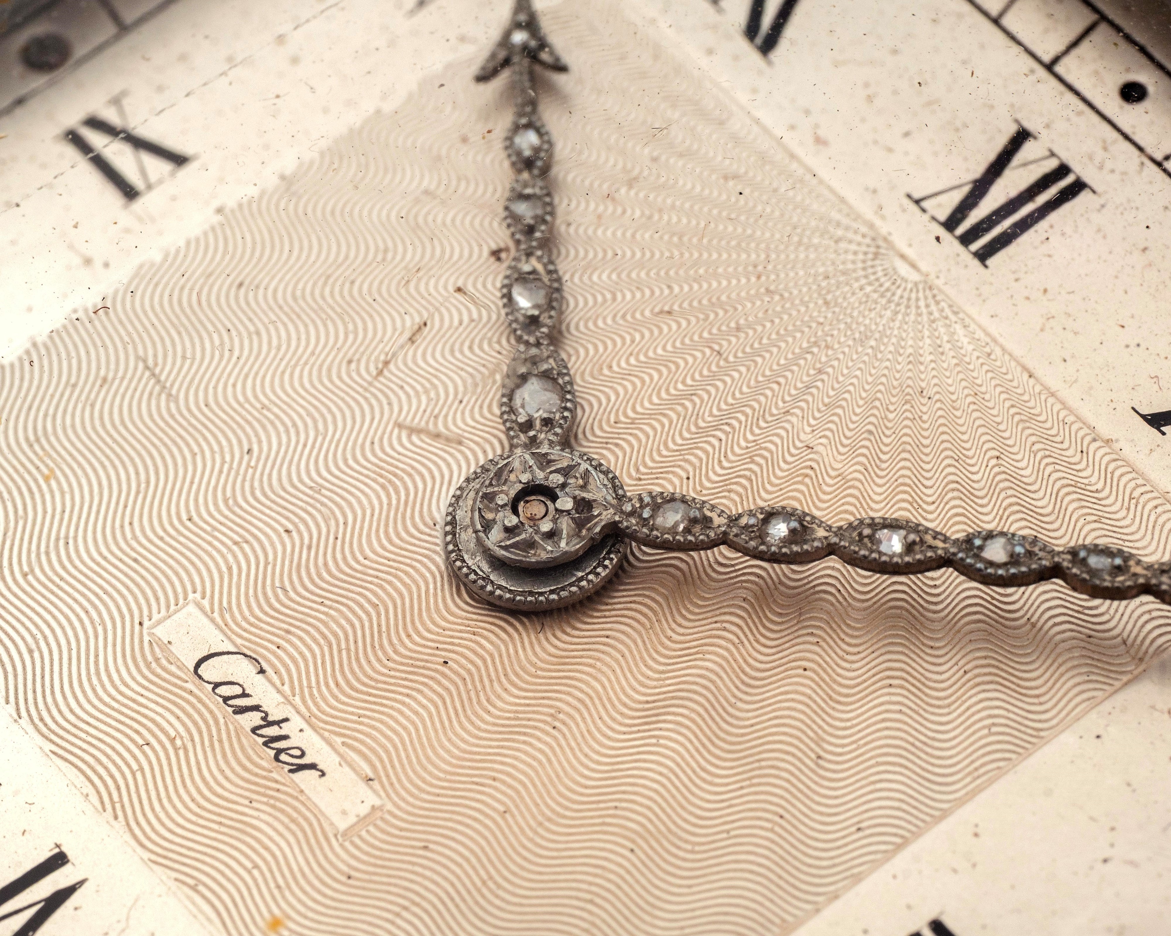 Cartier - Orologio da tavolo Belle Époque in argento e smalto viola con quadrante guilloché sunbu...