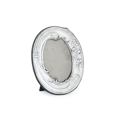 Cornice ovale, argento fuso e sagomato (XX secolo)