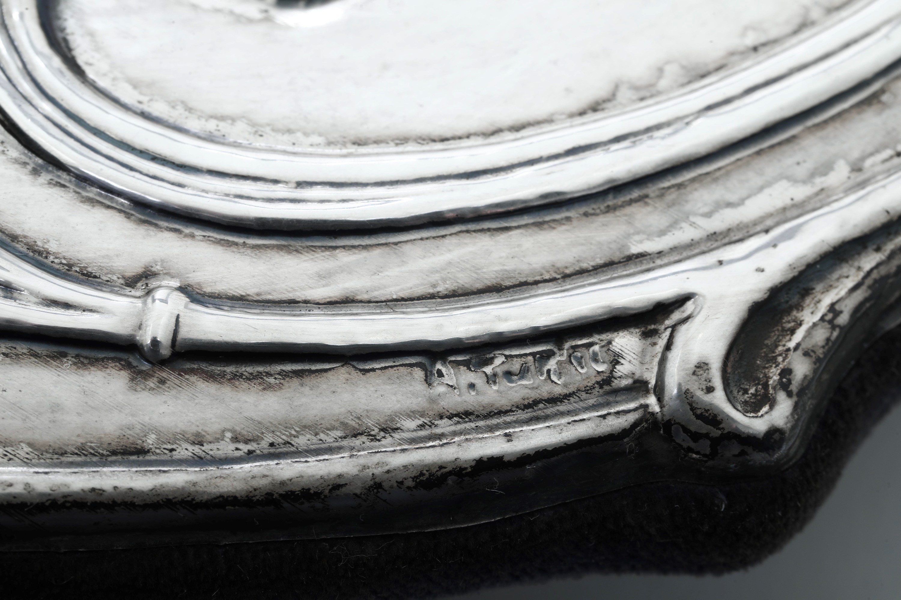 Cornice ovale, argento fuso e sagomato (XX secolo)