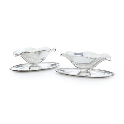 Argenteria italiana del XX secolo, Coppia di salsiere in argento fuso e sagomato (per Codevilla, ...