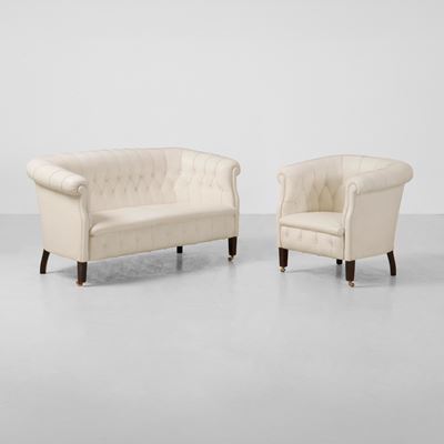 Divano e poltrona mod. Fumoir, legno e cuoio capitonné, Italia, circa 1970