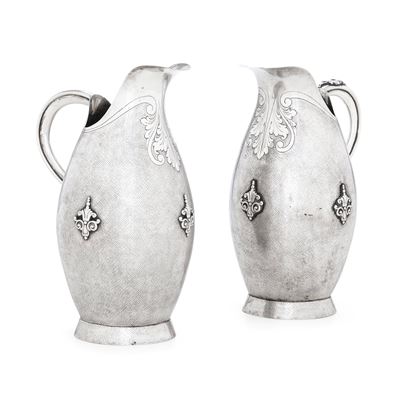 Giovanni Verpelli, Due brocche in argento fuso e sagomato (argenteria milanese, XX secolo)