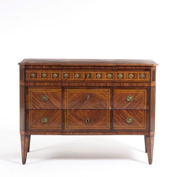 Cassettone Luigi XVI lastronato ed intarsiato. XVIII-XIX secolo