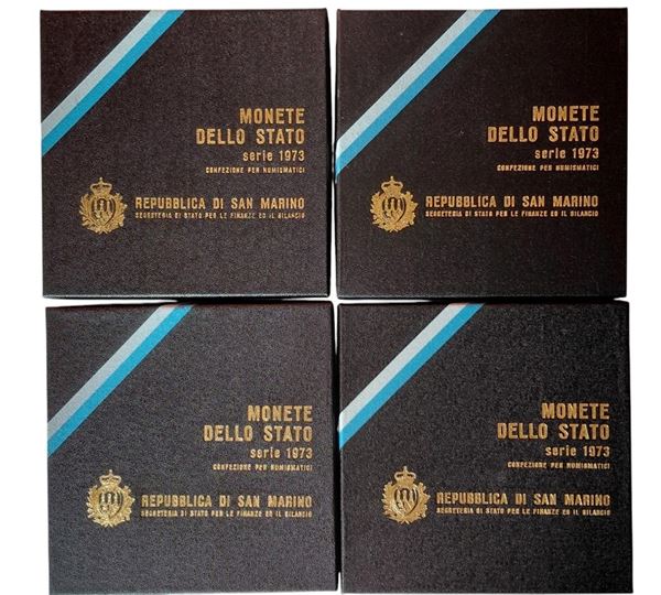 San Marino 1973. 4 divisionali Fior di Conio con altrettante monete d’argento.                                                                                 Descrizione: