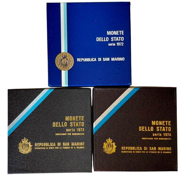 San Marino 1972-1974. 3 divisionali Fior di Conio con altrettante monete d’argento.