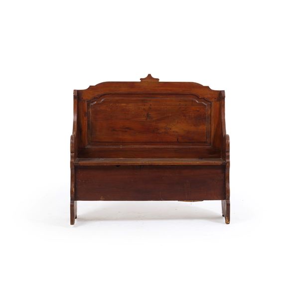 Panca in legno intagliato. XIX secolo
