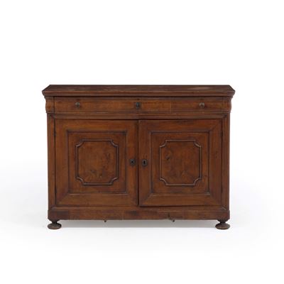 Credenza lastronata, fine XIX-inizi XX secolo, a due sportelli con cassetto
