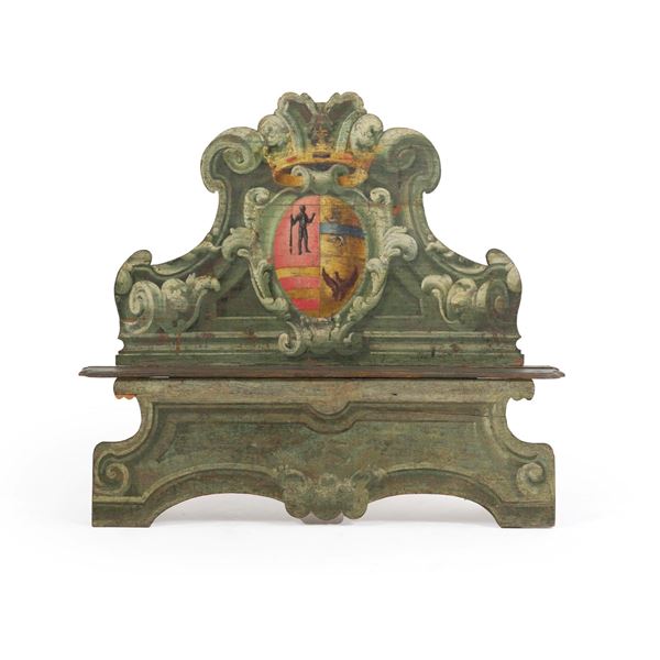 Cassapanca in legno laccato. XVIII secolo