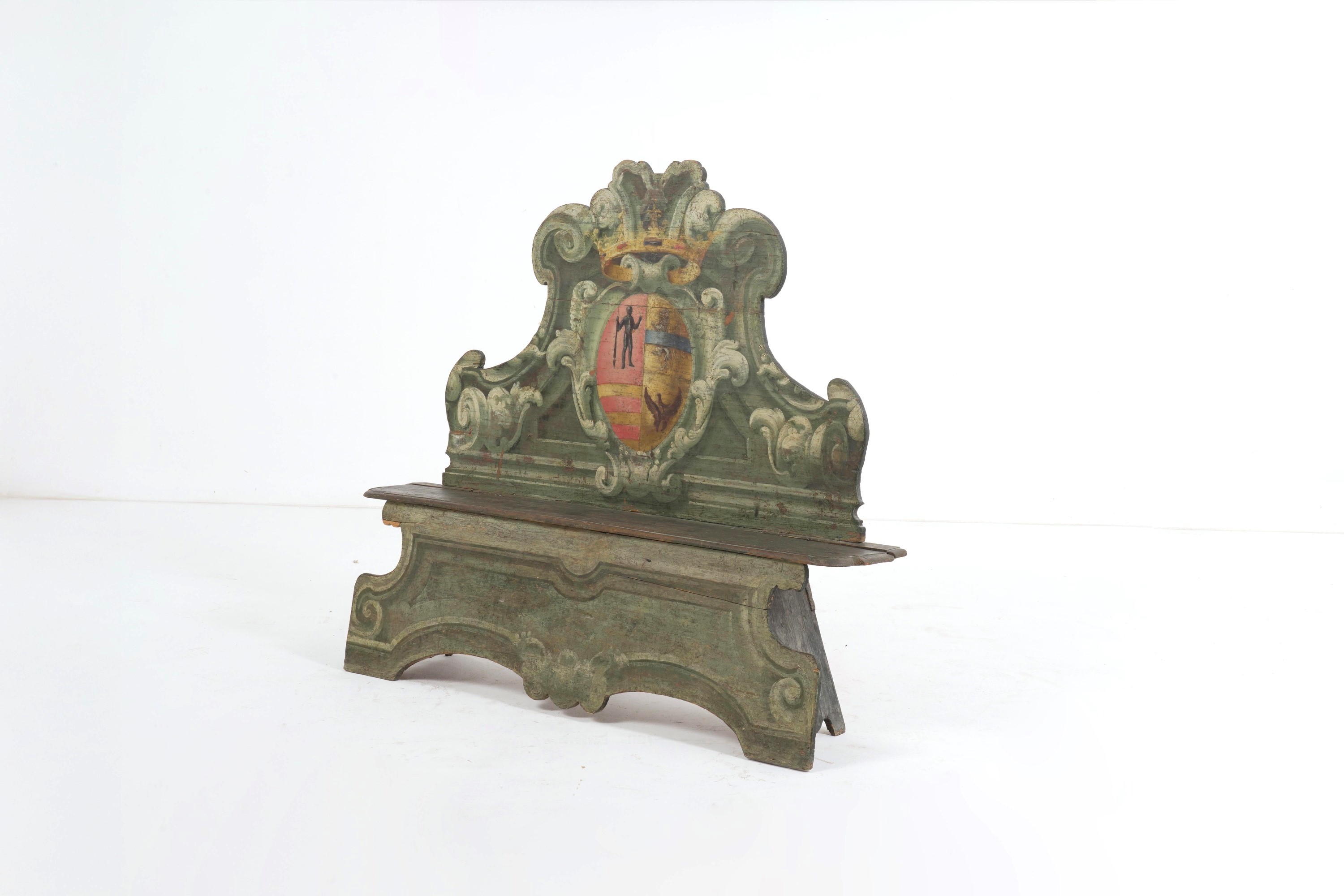 Cassapanca in legno laccato. XVIII secolo