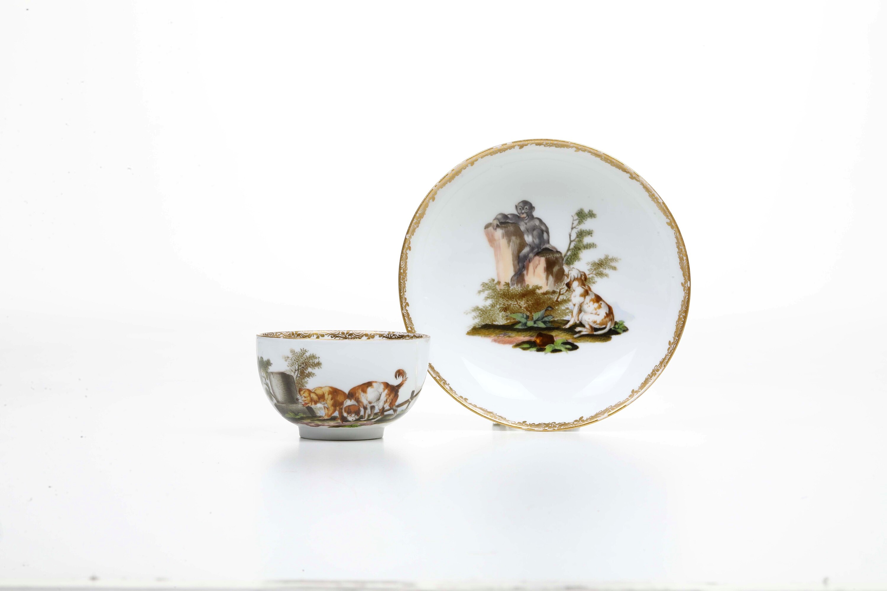 Meissen, Tazza con piattino, decorazione policroma e motivo zoomorfo, periodo Marcolini (circa 17...