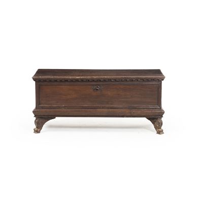 Cassapanca in legno intagliato, XIX secolo