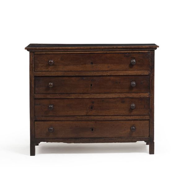 Cassettone a quattro cassetti. XIX-XX secolo