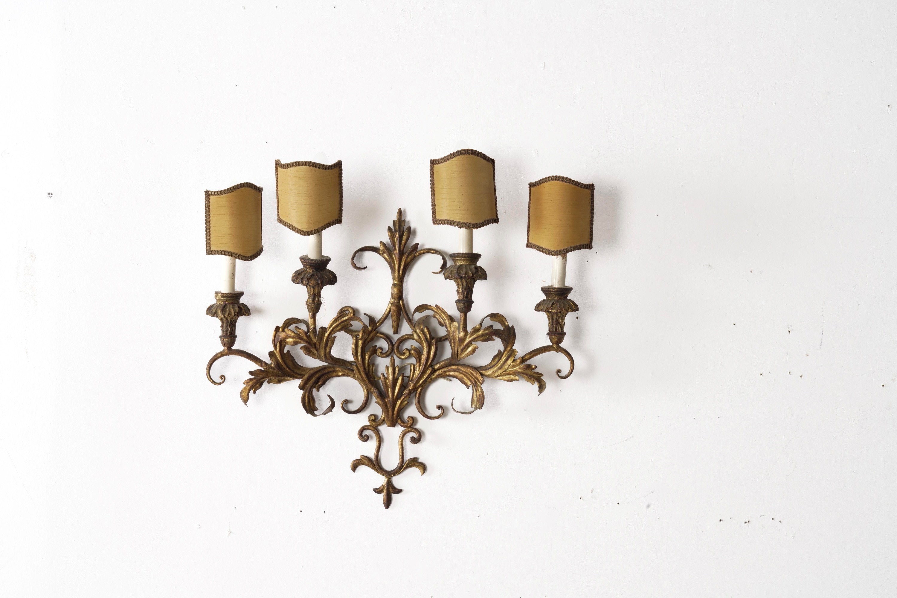 Lampadario e applique da parete, set in metallo a quattro luci