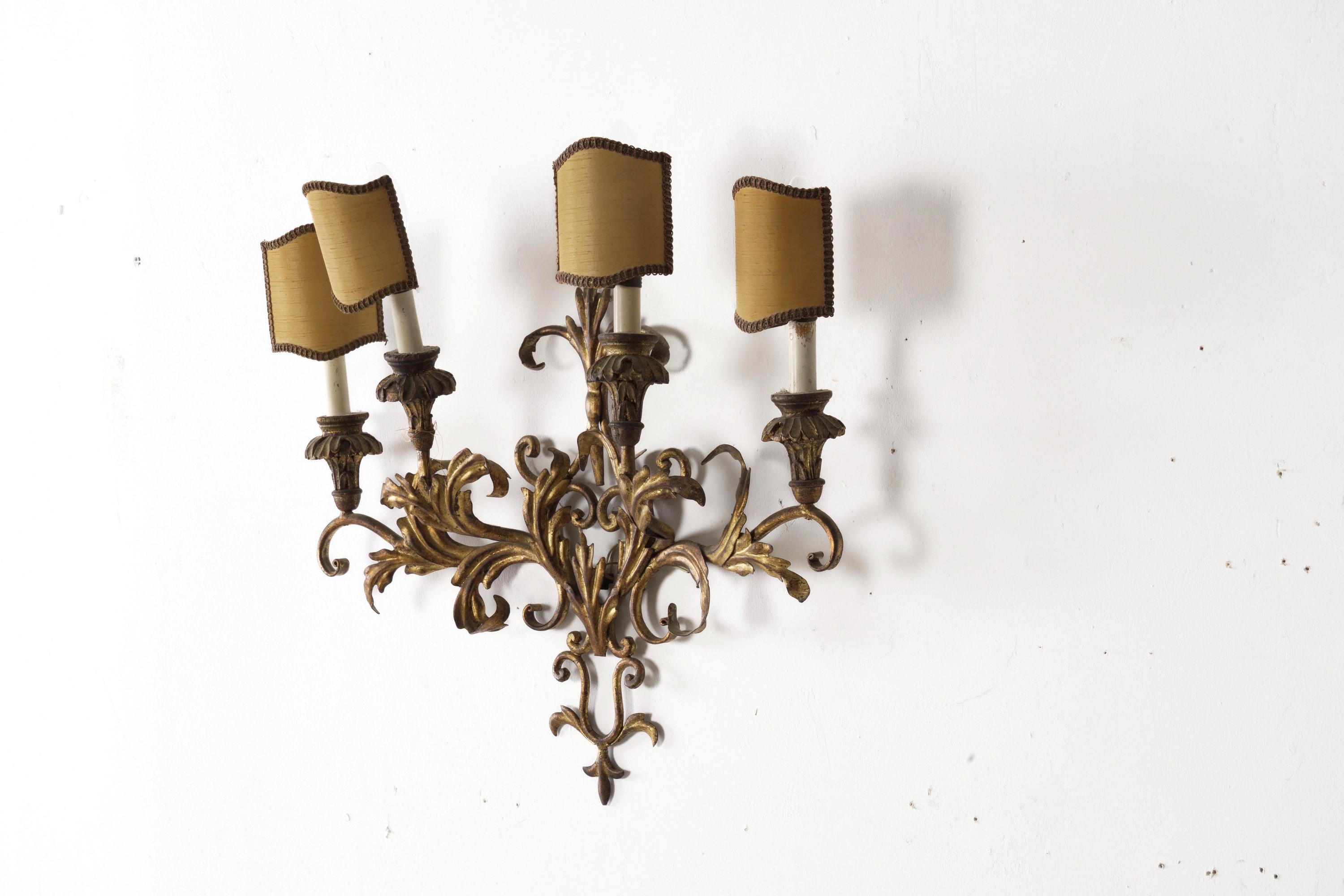 Lampadario e applique da parete, set in metallo a quattro luci
